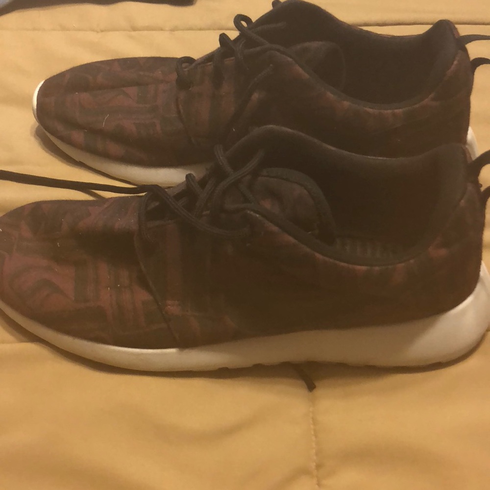 Nike tennis shoes